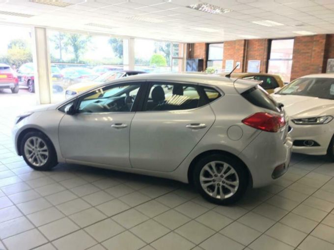 KIA CEED 2 ECODYNAMICS CRDI - 4137 - 4