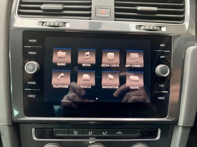 VOLKSWAGEN GOLF SE NAVIGATION TSI BLUEMOTION TECHNOLOGY DSG - 4135 - 20